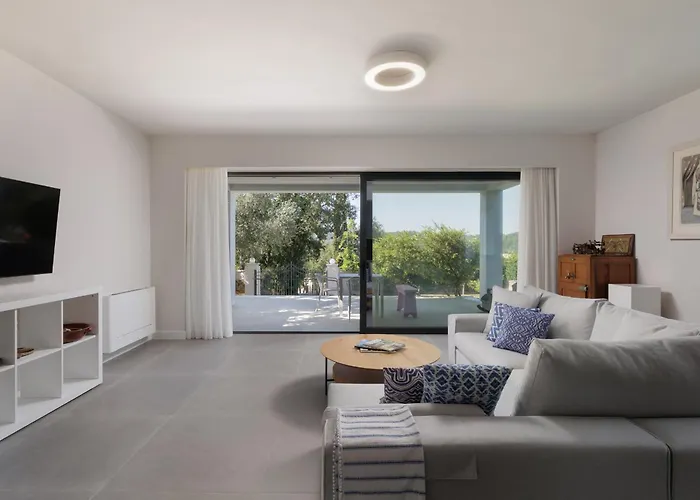 Gaia - A Secret Luxury Hideaway Achílleion